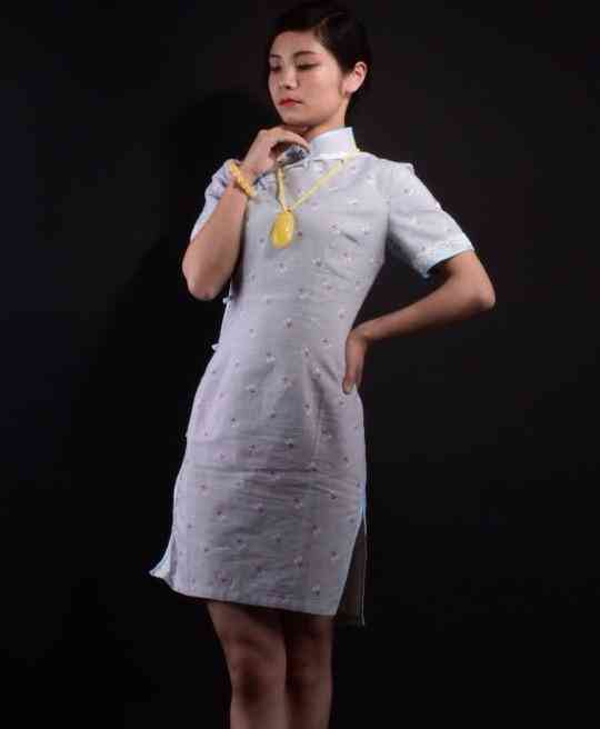 纯天然琥珀多少钱一克(天然琥珀值多少钱一克)