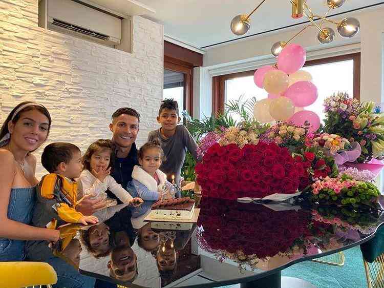 一对钻石耳钉多少钱(钻石耳环多少钱一对)插图3 一对钻石耳钉多少钱(钻石耳环多少钱一对)插图3