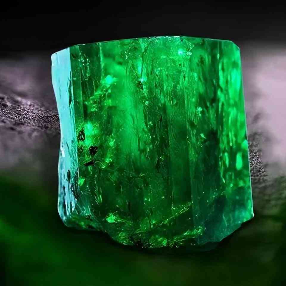 祖母绿戒指一般多少钱(祖母绿戒指一般多少钱一对)插图1