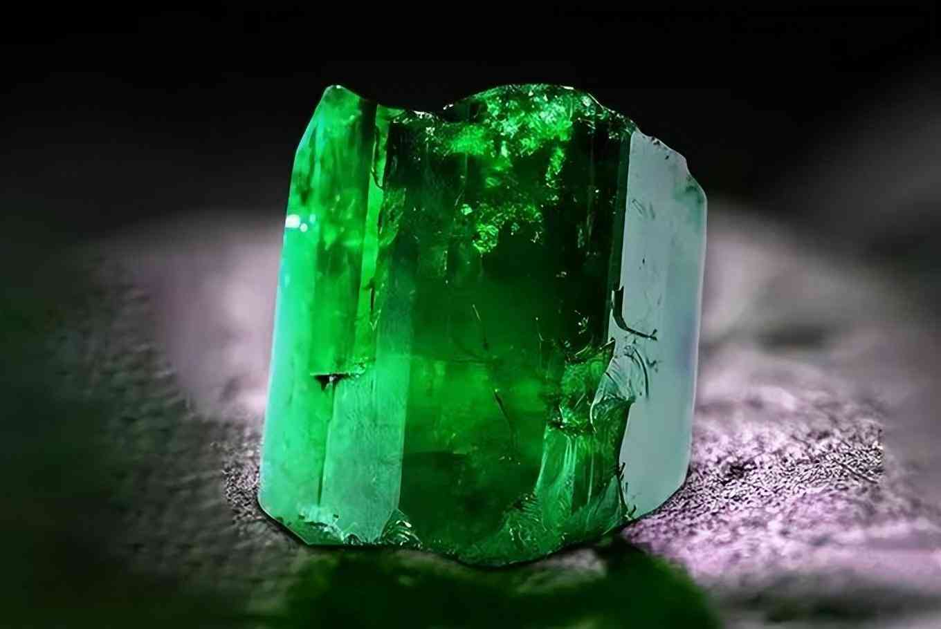 祖母绿戒指一般多少钱(祖母绿戒指一般多少钱一对)插图15