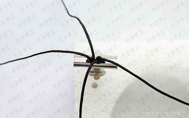 编织红绳手链教程(编织红绳手链教程金刚结)插图2 编织红绳手链教程(编织红绳手链教程金刚结)插图2