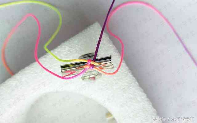 编织红绳手链教程(编织红绳手链教程金刚结)插图4 编织红绳手链教程(编织红绳手链教程金刚结)插图4