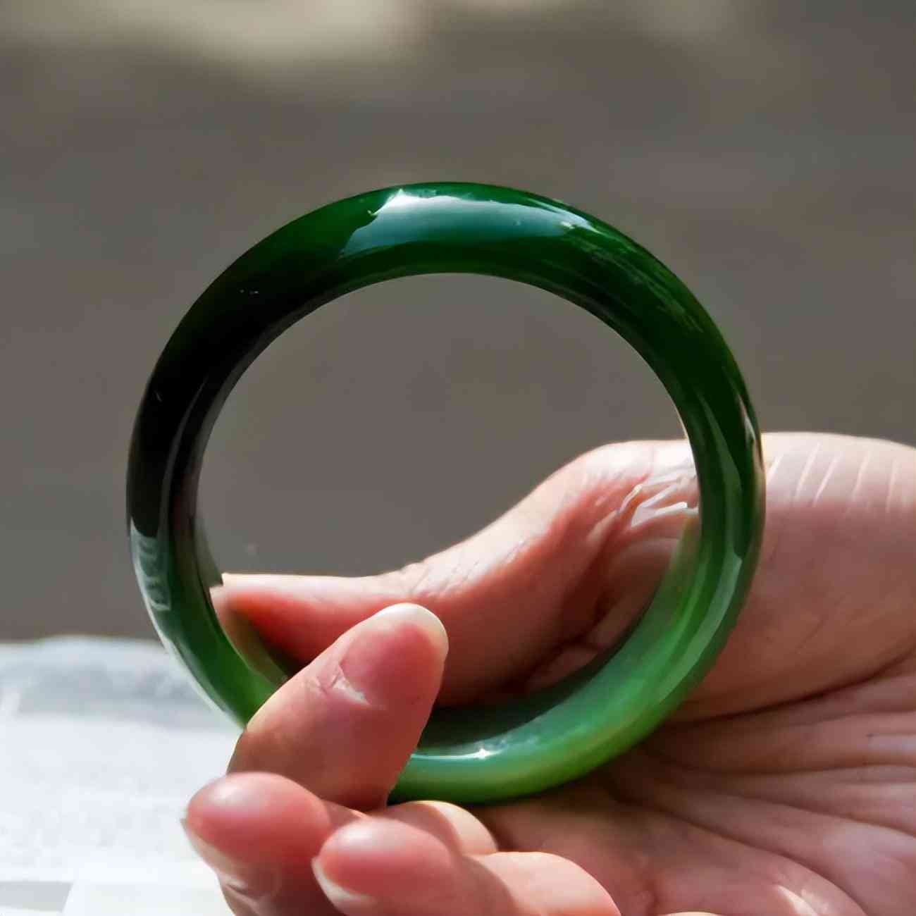 翡翠和碧玉哪个比较好(碧玉和翡翠哪个升值空间大)