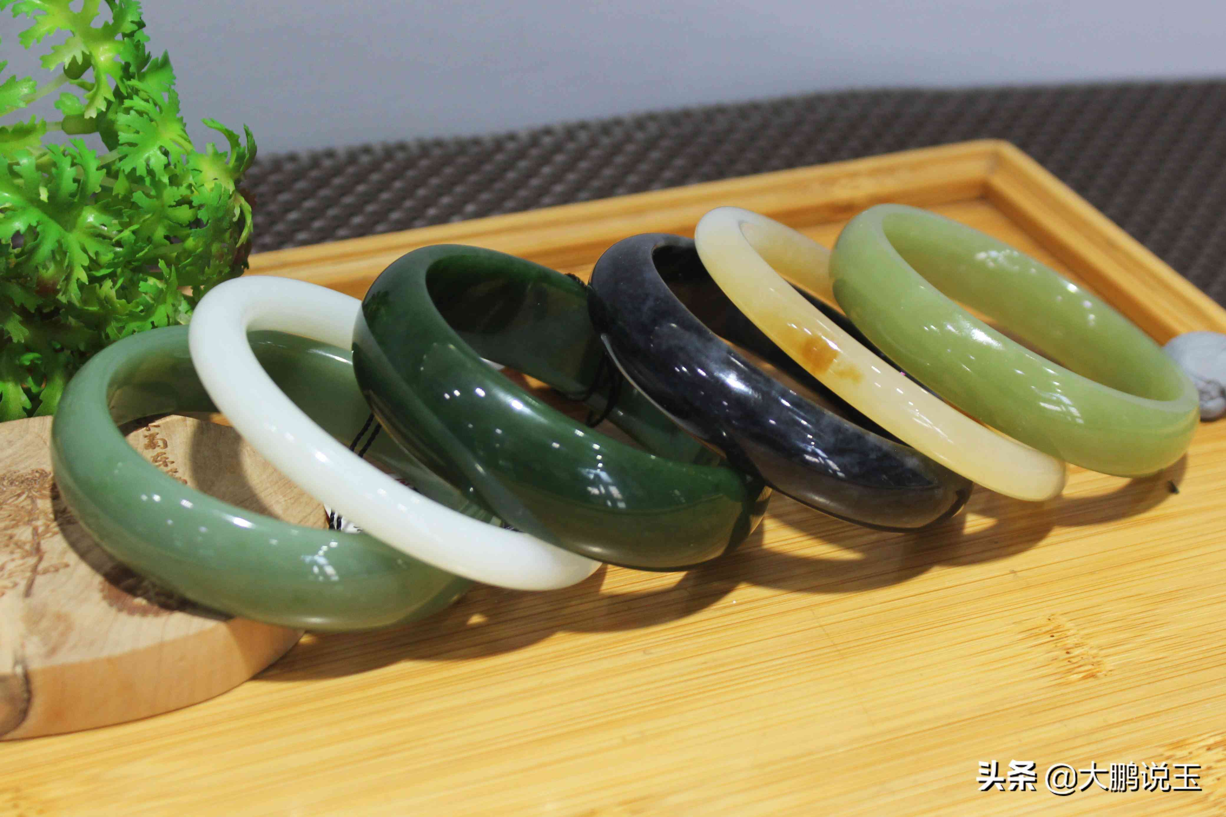 和田玉手镯(和田玉手镯怎么选)