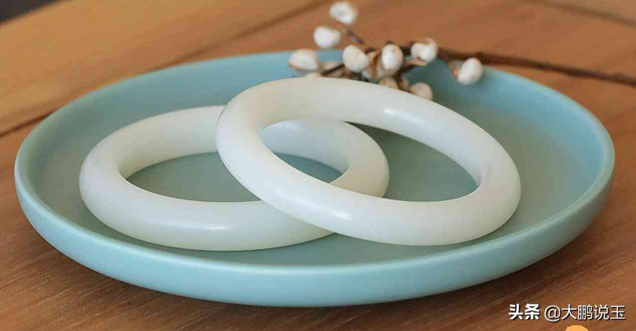 和田玉手镯(和田玉手镯怎么选)插图7 和田玉手镯(和田玉手镯怎么选)插图7