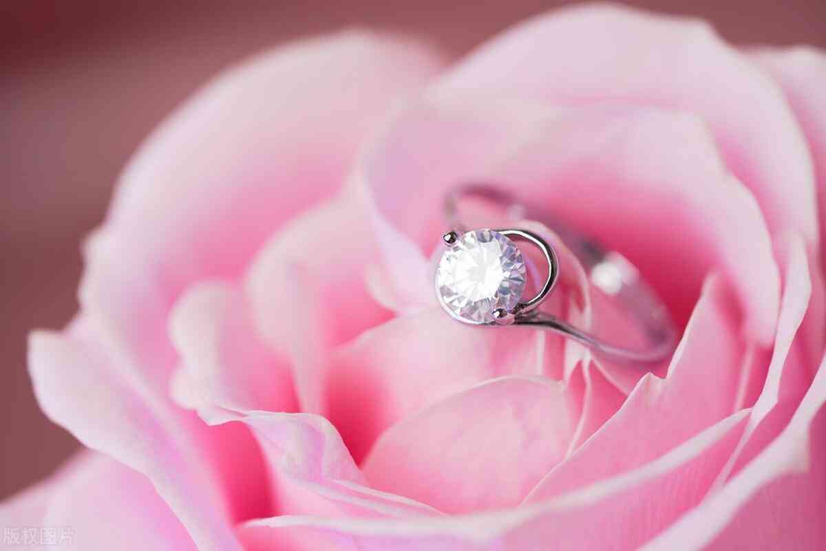 周大福官方旗舰店钻戒(周大福钻石旗舰店)