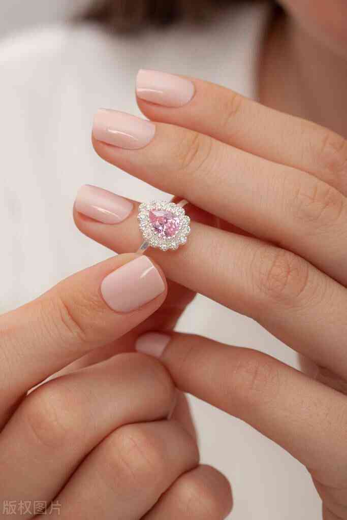 周大福官方旗舰店钻戒(周大福钻石旗舰店)插图3 周大福官方旗舰店钻戒(周大福钻石旗舰店)插图3