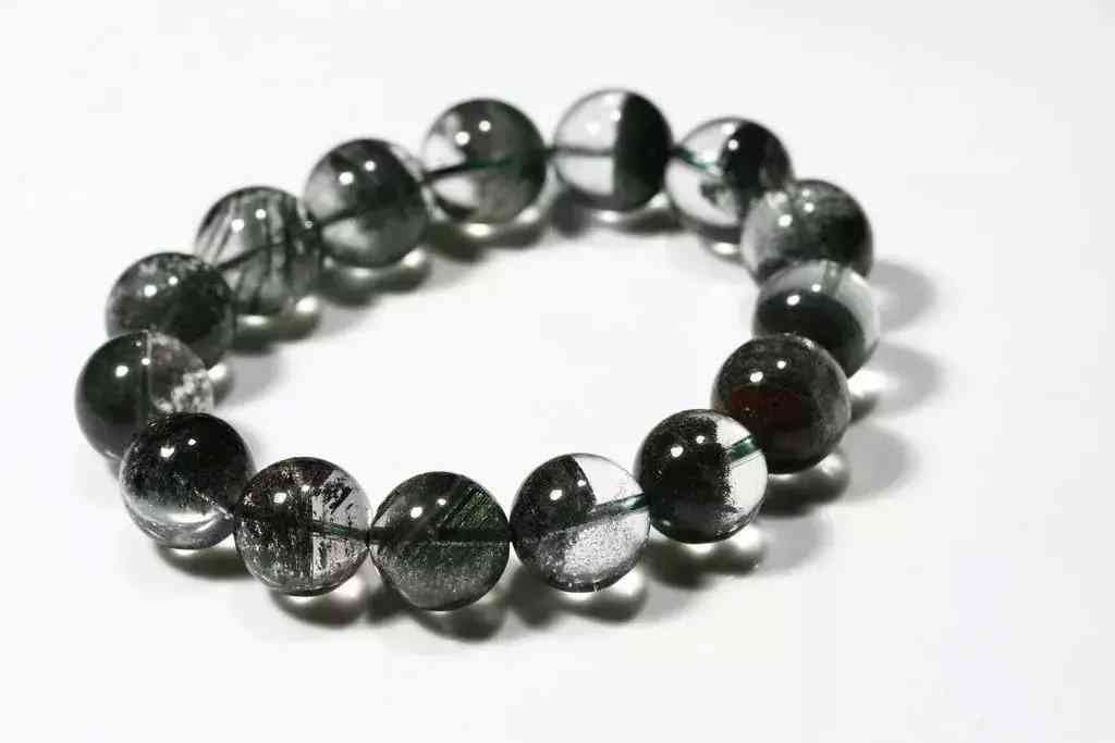 佩戴绿幽灵真的招财了(佩戴绿幽灵有什么讲究)