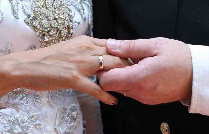 女生右手戴戒指(女生右手中指戴戒指)插图10 女生右手戴戒指(女生右手中指戴戒指)插图10