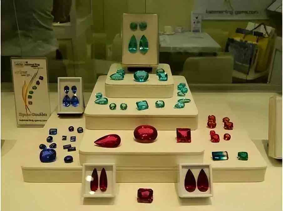 真砭石是什么颜色的(砭石真假图片 原石)插图16