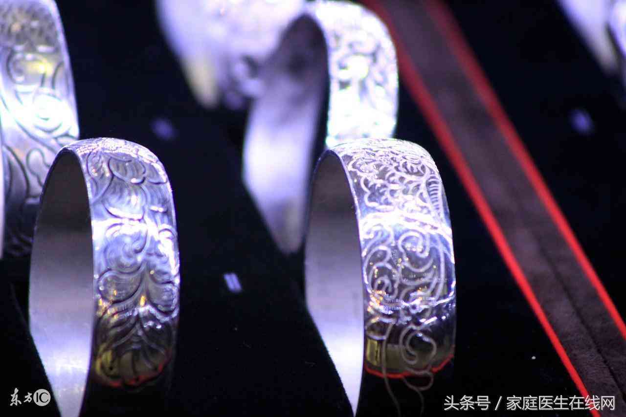 银项链变黑是身体不好吗(银项链发黑说明身体不好吗)