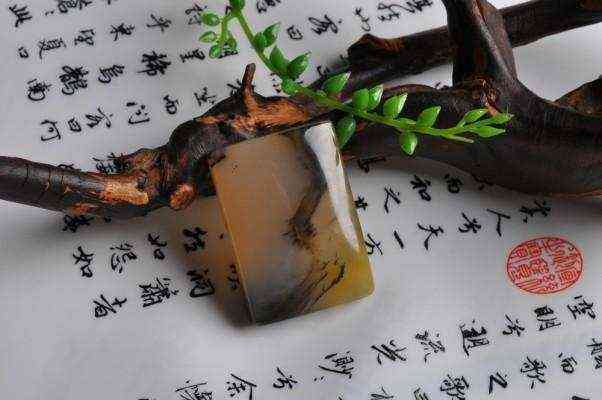 黄龙玉怎么鉴定真假(云南黄龙玉一般多少钱)插图1