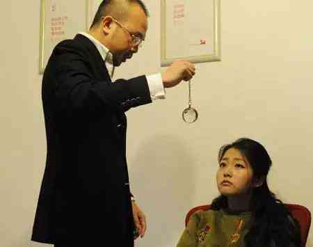 彩发晶的功效与作用佩戴禁忌(彩发晶的功效与作用图片颜色越深越好嘛)插图2 彩发晶的功效与作用佩戴禁忌(彩发晶的功效与作用图片颜色越深越好嘛)插图2