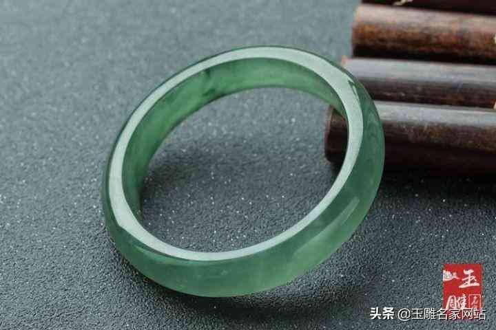 黑青玉手镯一般多少钱(黑青玉手镯的价格一般多少钱)插图1 黑青玉手镯一般多少钱(黑青玉手镯的价格一般多少钱)插图1