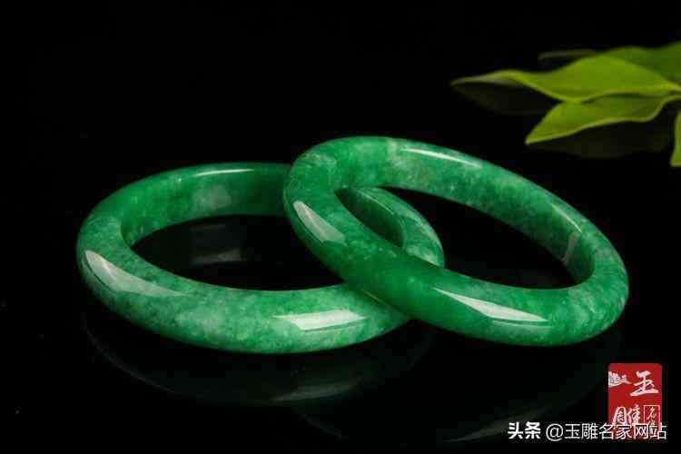 黑青玉手镯一般多少钱(黑青玉手镯的价格一般多少钱)插图3 黑青玉手镯一般多少钱(黑青玉手镯的价格一般多少钱)插图3