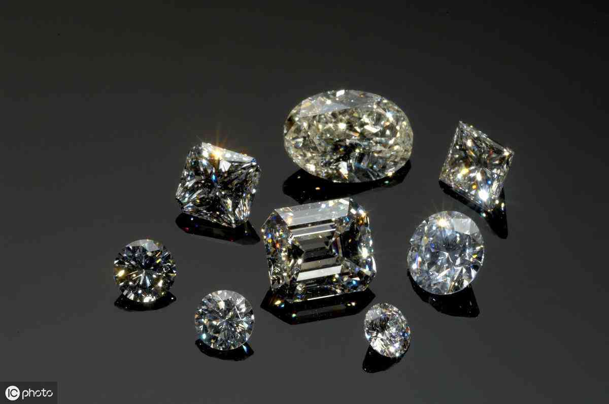 怎么选钻戒(钻戒怎么挑选)插图6 怎么选钻戒(钻戒怎么挑选)插图6