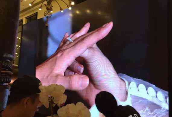 婚礼交换戒指是对戒还是钻戒(婚礼交换戒指在哪个环节)