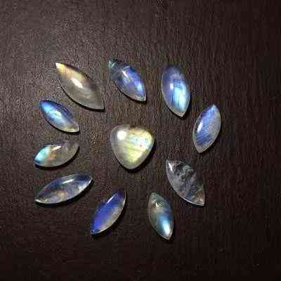 戴了月光石后的遭遇(戴了月光石后的事)插图1