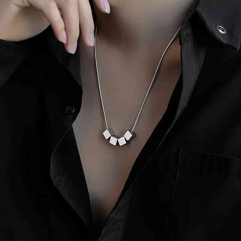 适合男生戴的项链(男士项链品牌排行榜)