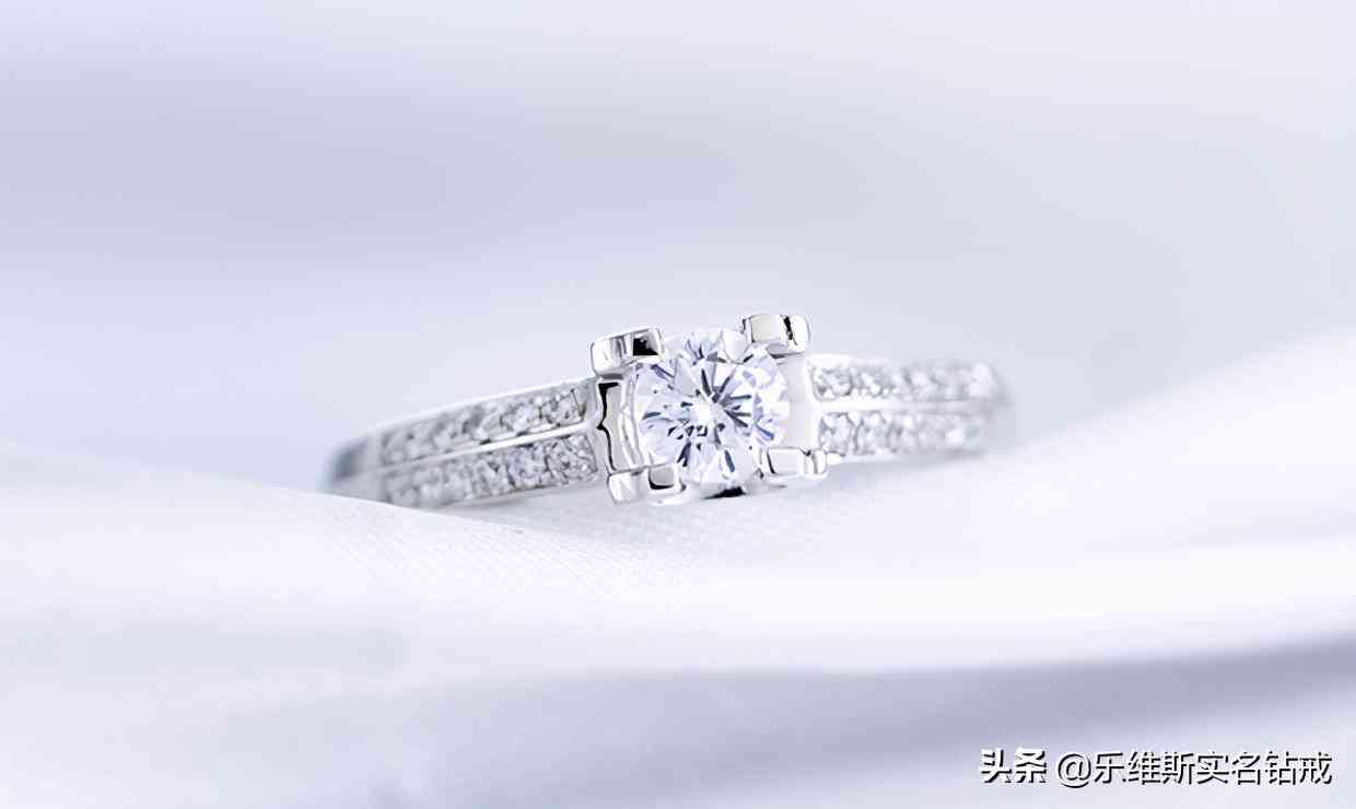 18k金一克拉钻戒多少钱(18k金一克拉钻戒多少钱)插图1