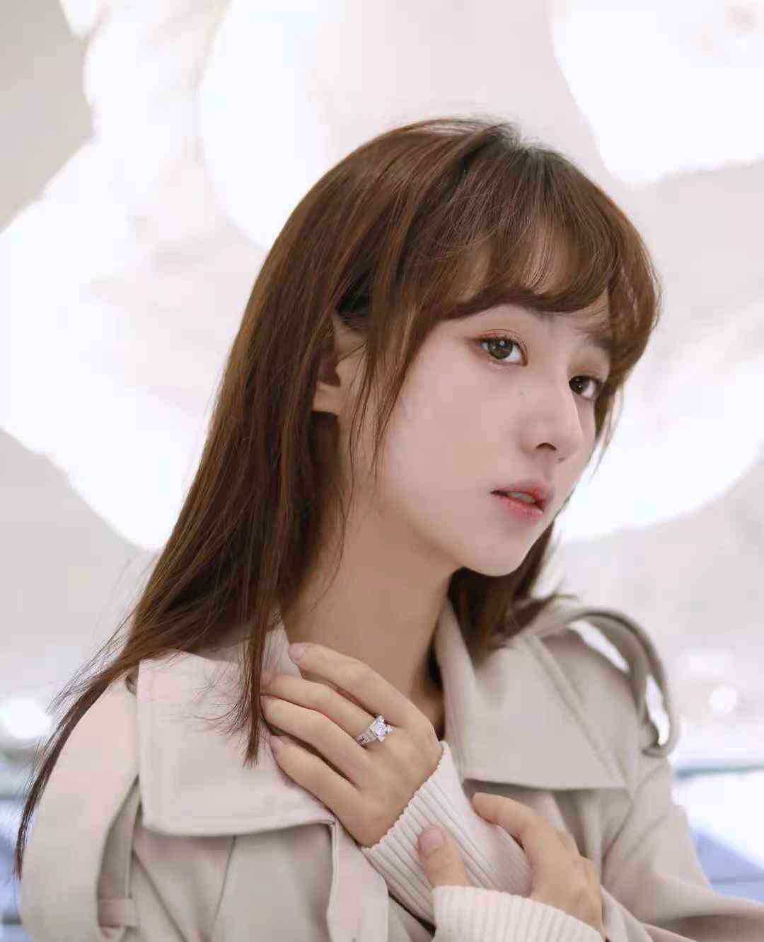 女士婚戒的正确戴法(女士婚戒应该戴在哪个手上)插图1