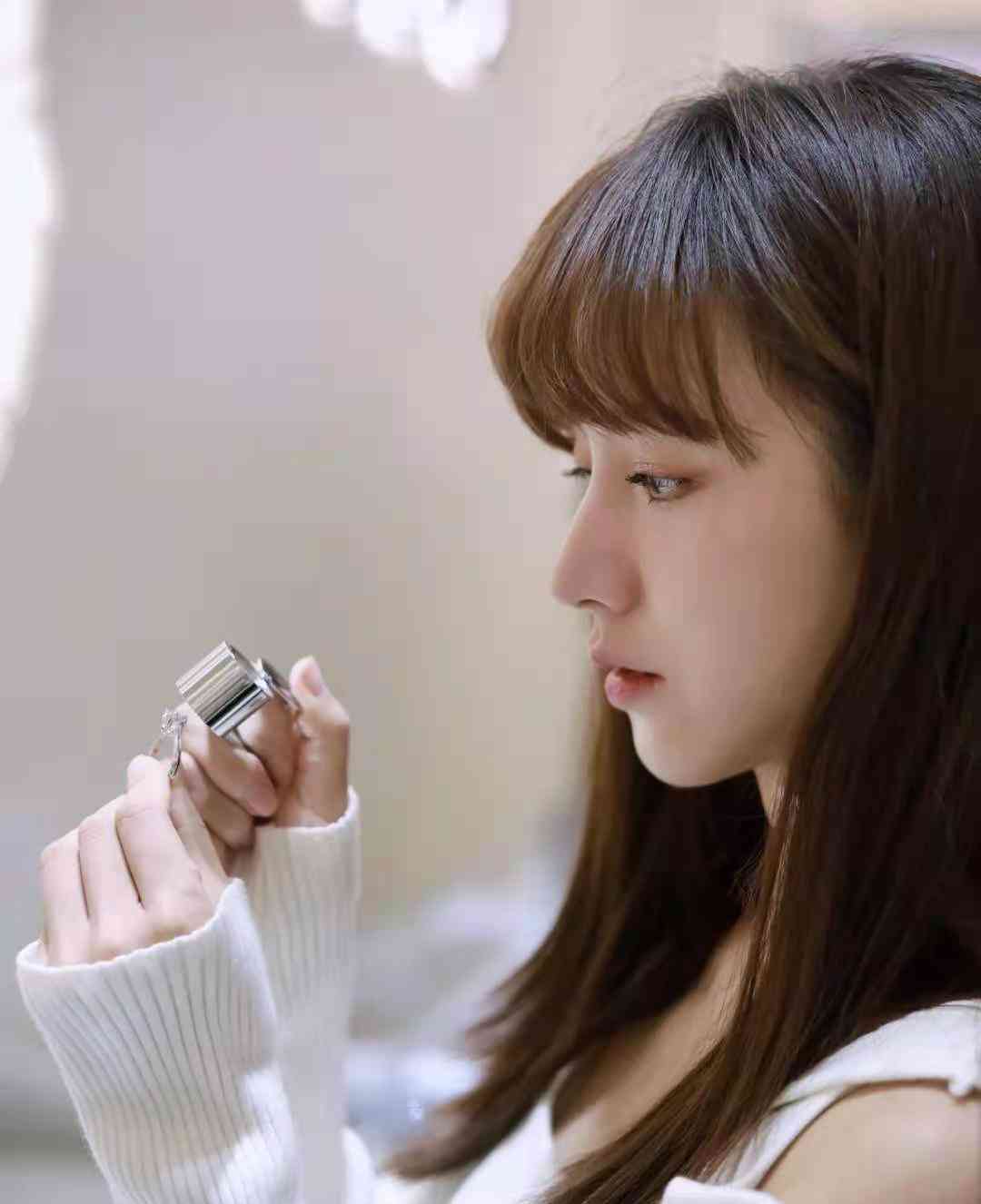 女士婚戒的正确戴法(女士婚戒应该戴在哪个手上)插图2