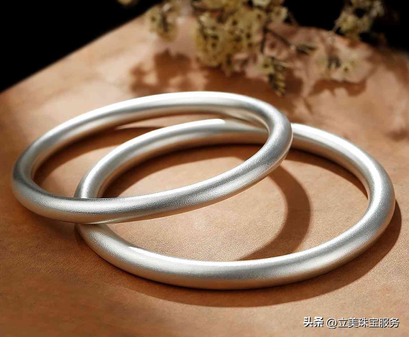 银手镯价格一般多少钱一克(银手镯价格多少钱一克2021)插图2