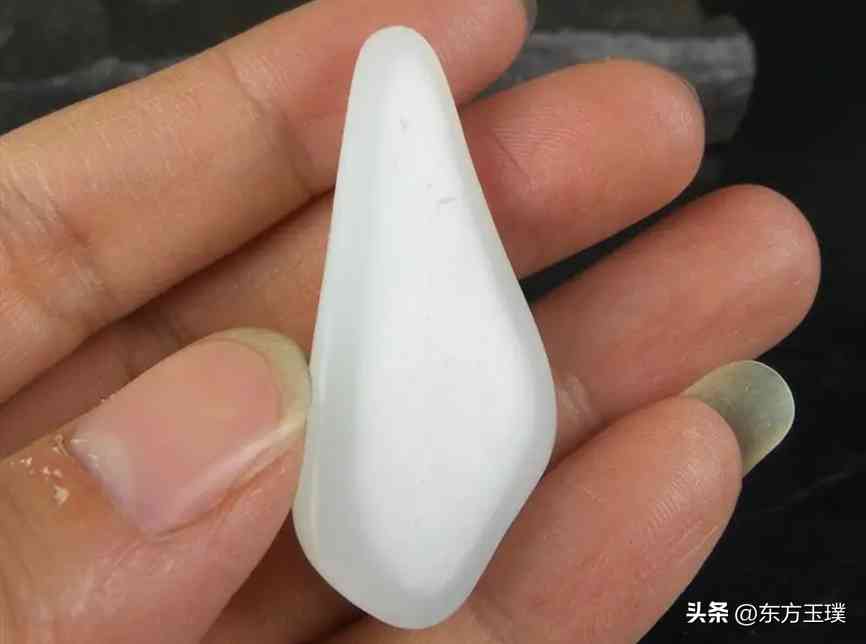 河边捡玉石的鉴别方法(在河里捡玉石咋样分辨)插图4