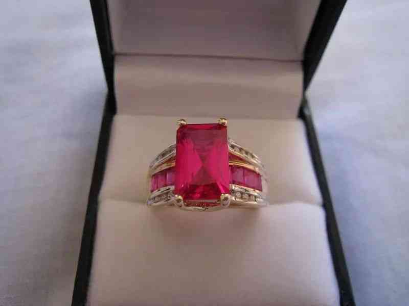 天然锆石和玉石有什么区别(天然锆石原石特征)插图1