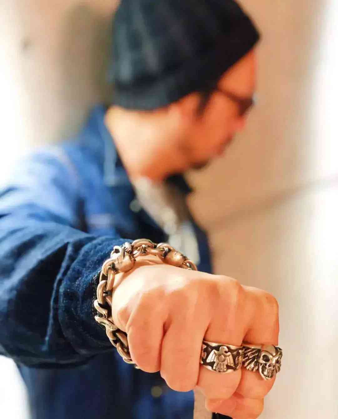 男士银项链多少钱一条(男士纯银项链多少钱)插图6 男士银项链多少钱一条(男士纯银项链多少钱)插图6