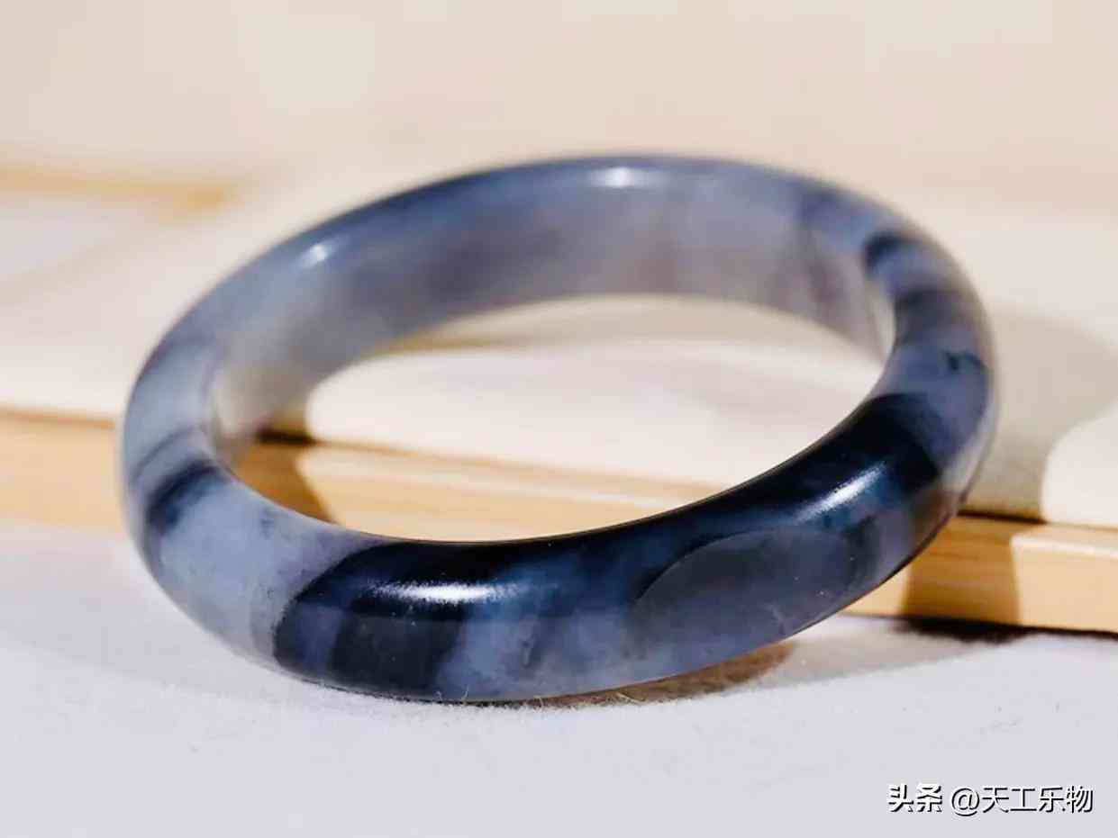 真正的和田玉手镯(真正的和田玉手镯多少钱一副)插图3