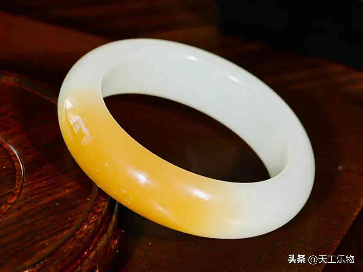 真正的和田玉手镯(真正的和田玉手镯多少钱一副)插图4
