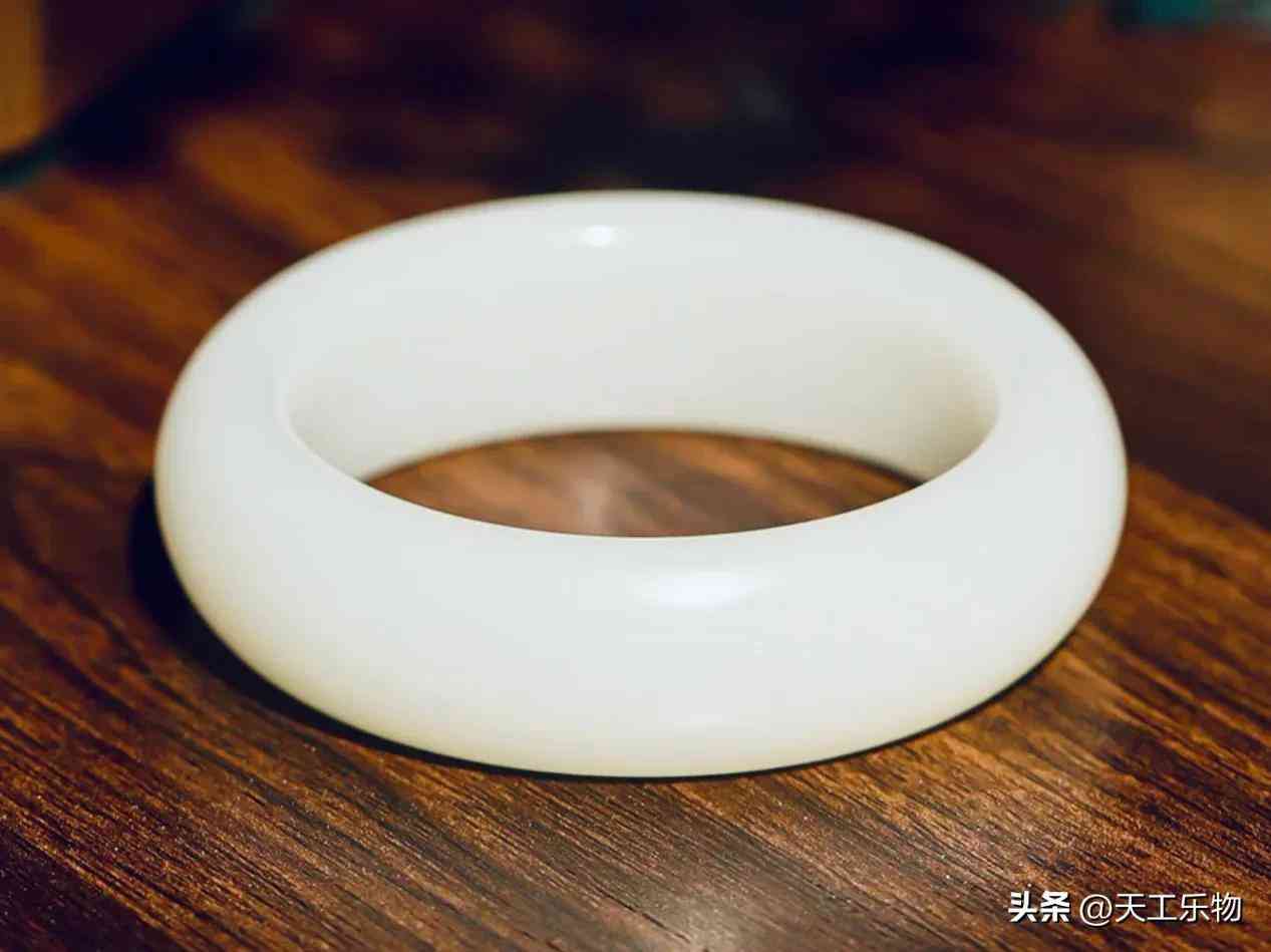 真正的和田玉手镯(真正的和田玉手镯多少钱一副)插图7