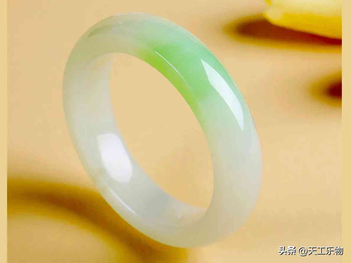 真正的和田玉手镯(真正的和田玉手镯多少钱一副)插图9