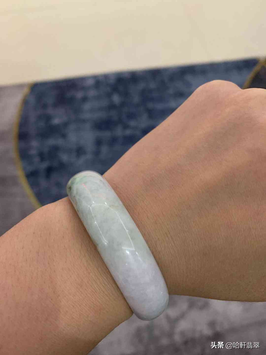 真的翡翠手镯最便宜一个多钱(翡翠手镯一般多少钱一只)插图1
