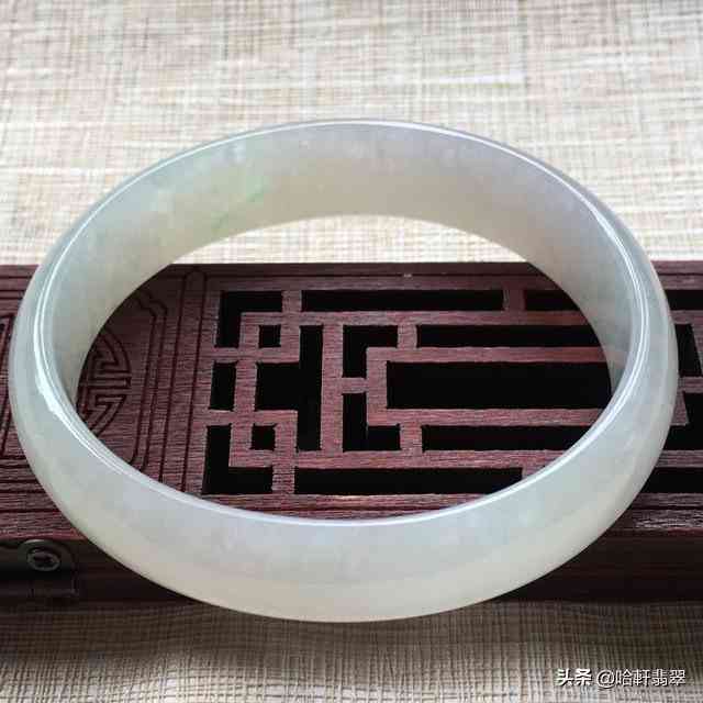 真的翡翠手镯最便宜一个多钱(翡翠手镯一般多少钱一只)插图6