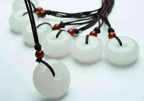 羊脂玉吊坠一般多少钱(羊脂玉吊坠一般多少钱一个)插图3 羊脂玉吊坠一般多少钱(羊脂玉吊坠一般多少钱一个)插图3