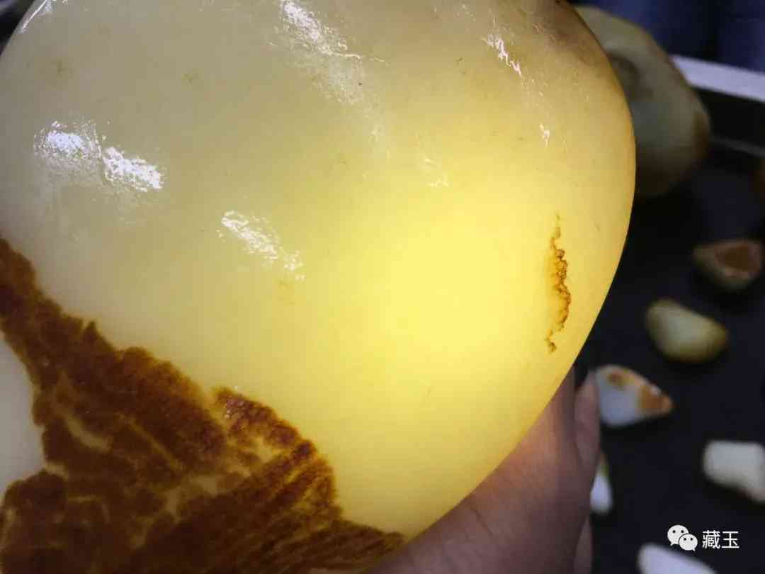 和田羊脂玉(和田羊脂玉是山料还是籽料)插图5 和田羊脂玉(和田羊脂玉是山料还是籽料)插图5