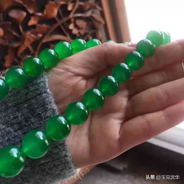 老坑玻璃种帝王绿价格(玻璃种帝王绿48亿手镯)插图3 老坑玻璃种帝王绿价格(玻璃种帝王绿48亿手镯)插图3