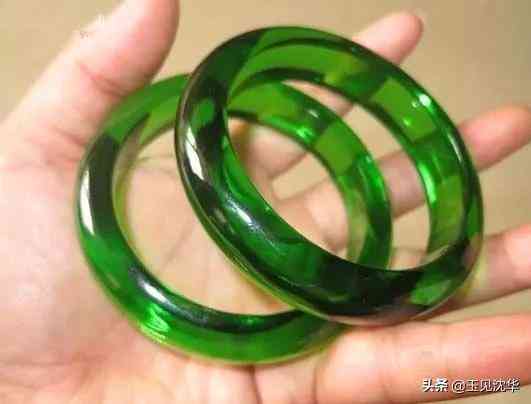 老坑玻璃种帝王绿价格(玻璃种帝王绿48亿手镯)插图5 老坑玻璃种帝王绿价格(玻璃种帝王绿48亿手镯)插图5