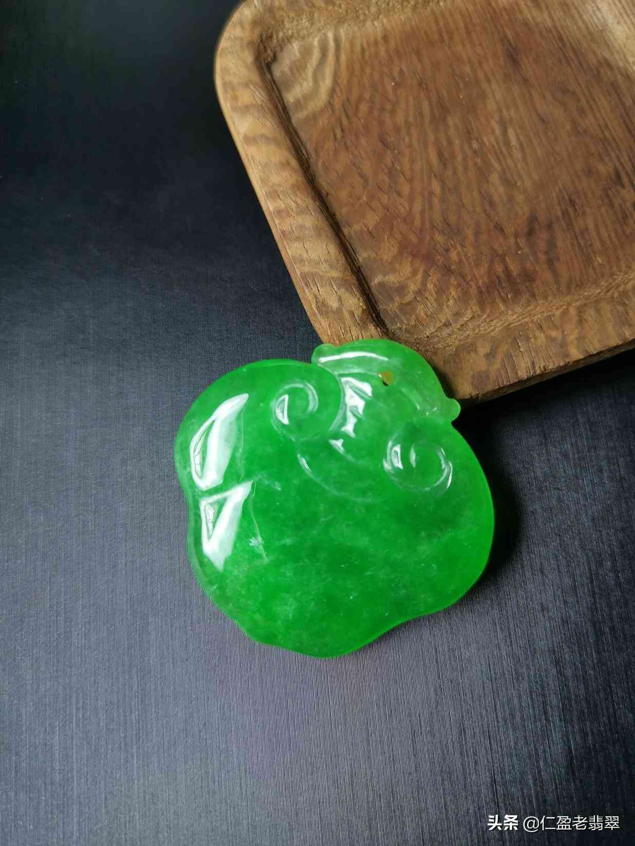 翡翠用什么水泡会越来越透(挑选翡翠的四个口诀)插图1