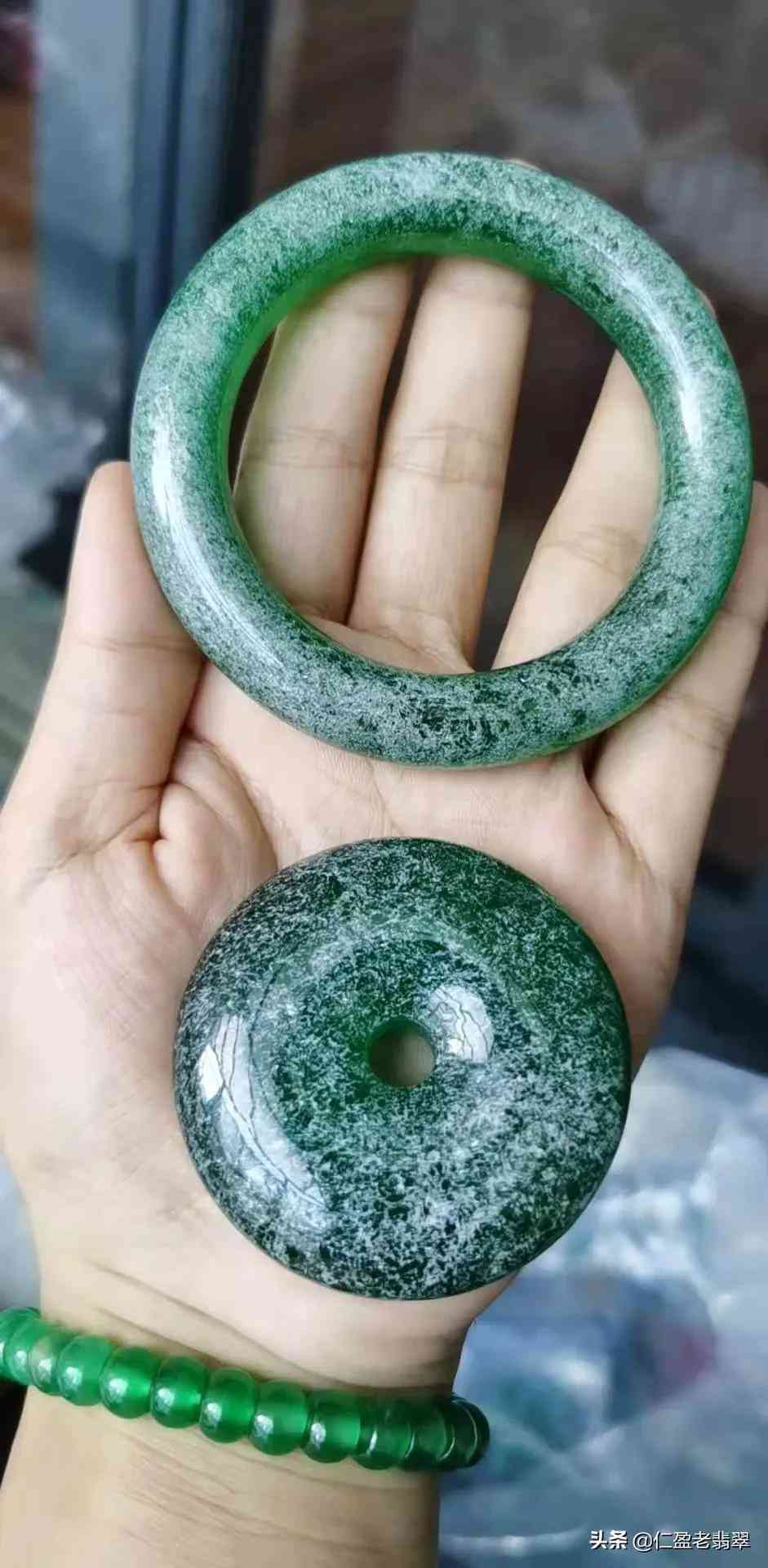 翡翠用什么水泡会越来越透(挑选翡翠的四个口诀)插图2