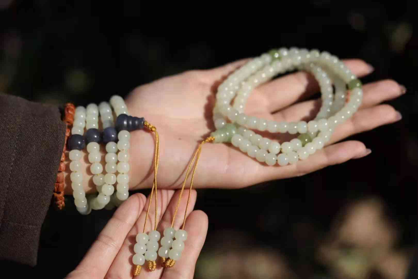 什么玉对女人身体最好(什么玉镯子对女性好)