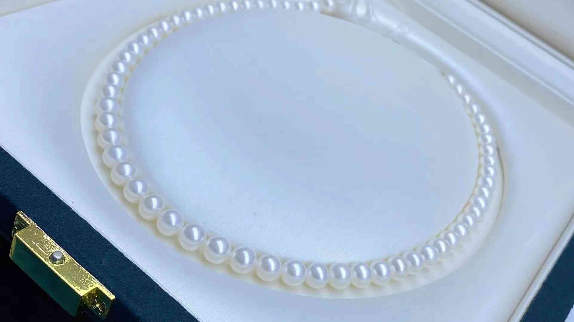 什么玉对女人身体最好(什么玉镯子对女性好)插图3 什么玉对女人身体最好(什么玉镯子对女性好)插图3