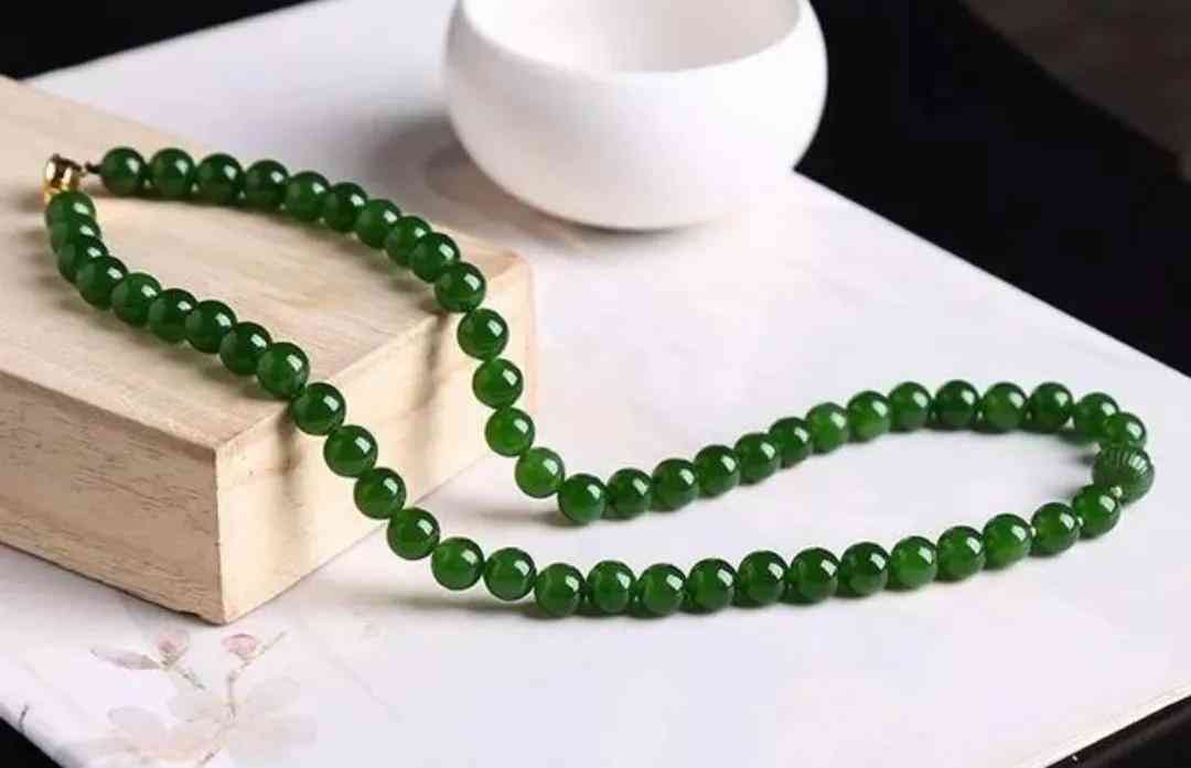 什么玉对女人身体最好(什么玉镯子对女性好)插图4 什么玉对女人身体最好(什么玉镯子对女性好)插图4