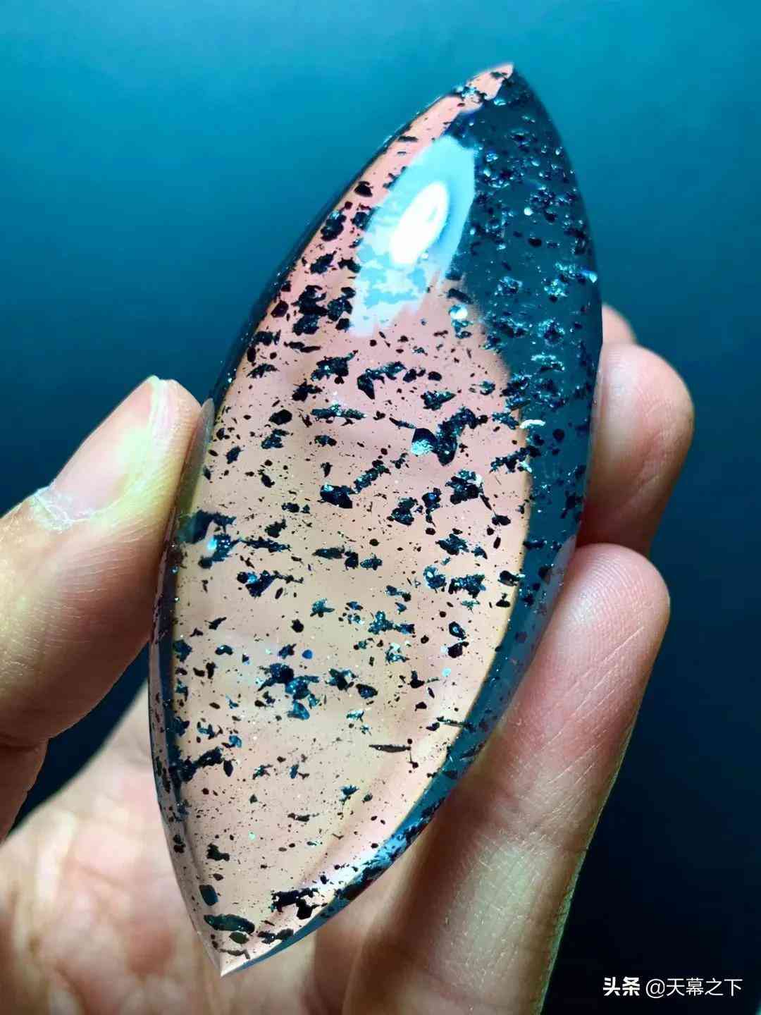 天然水晶吊坠多少钱一个(天然水晶石吊坠)