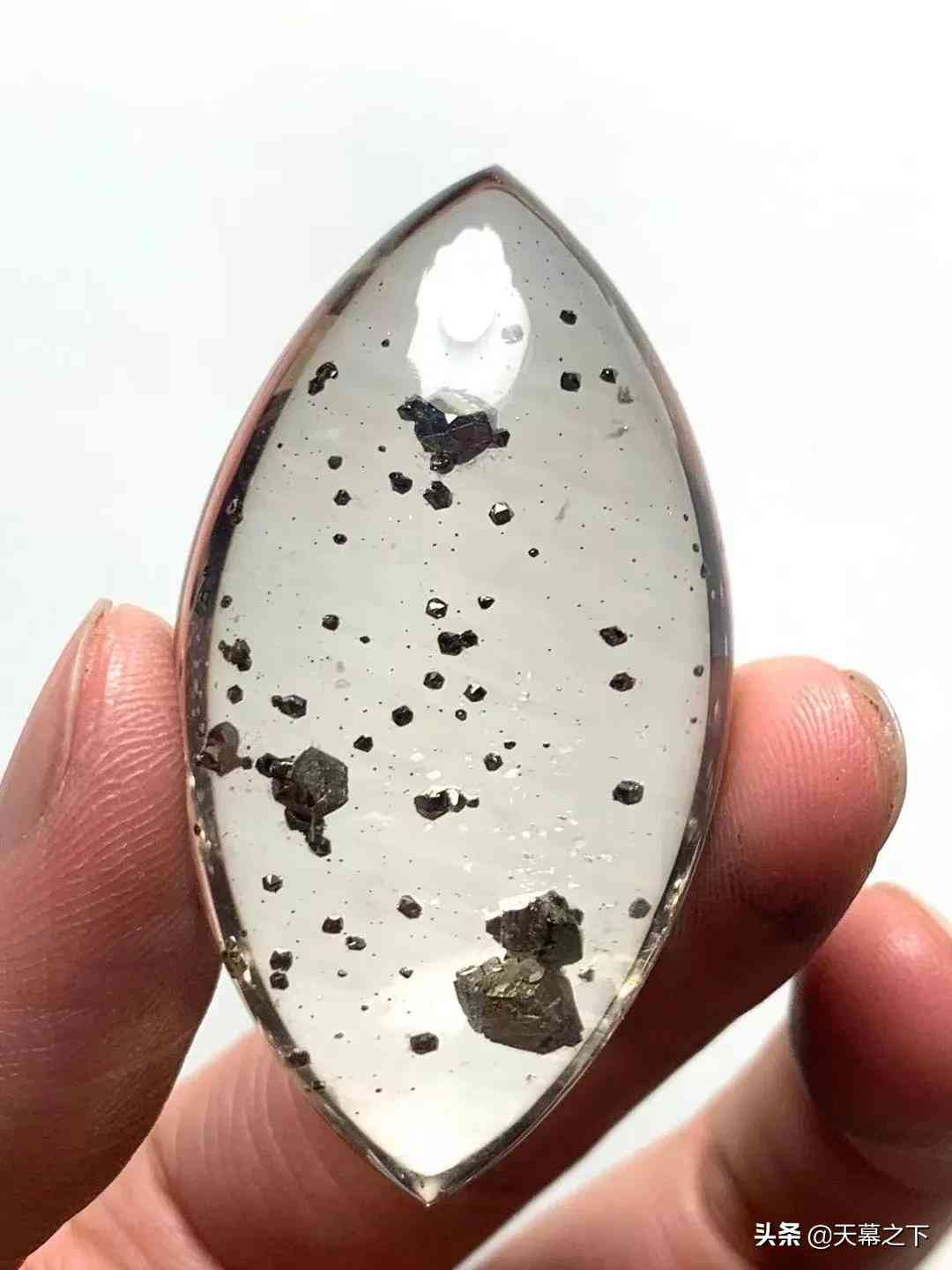 天然水晶吊坠多少钱一个(天然水晶石吊坠)插图22