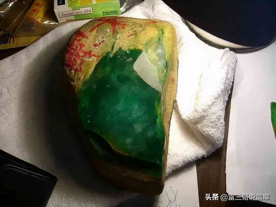 翡翠原石的切割全技巧(翡翠原石的切割方法)