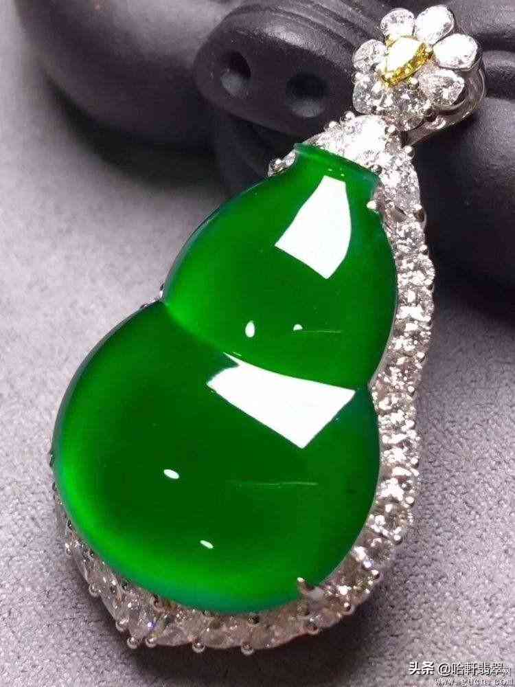 玻璃种帝王绿翡翠价格(玻璃种帝王绿翡翠价格及图片)插图1