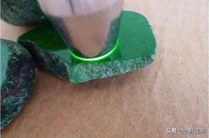 玻璃种帝王绿翡翠价格(玻璃种帝王绿翡翠价格及图片)插图5